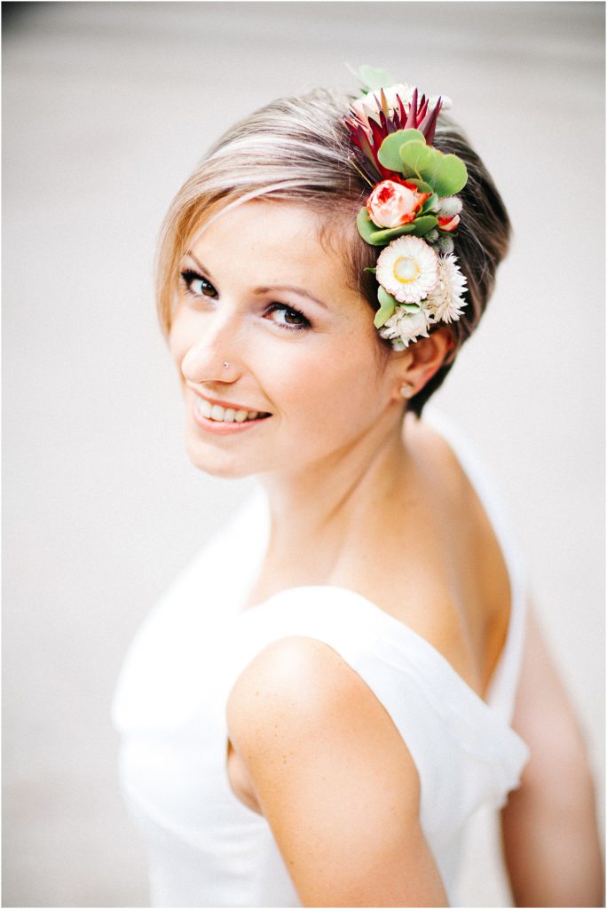 Blumen im Haar Hochzeit