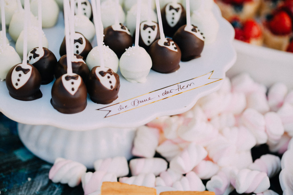 Bride and Groom Cake Pops Kuchen am Stiel 2