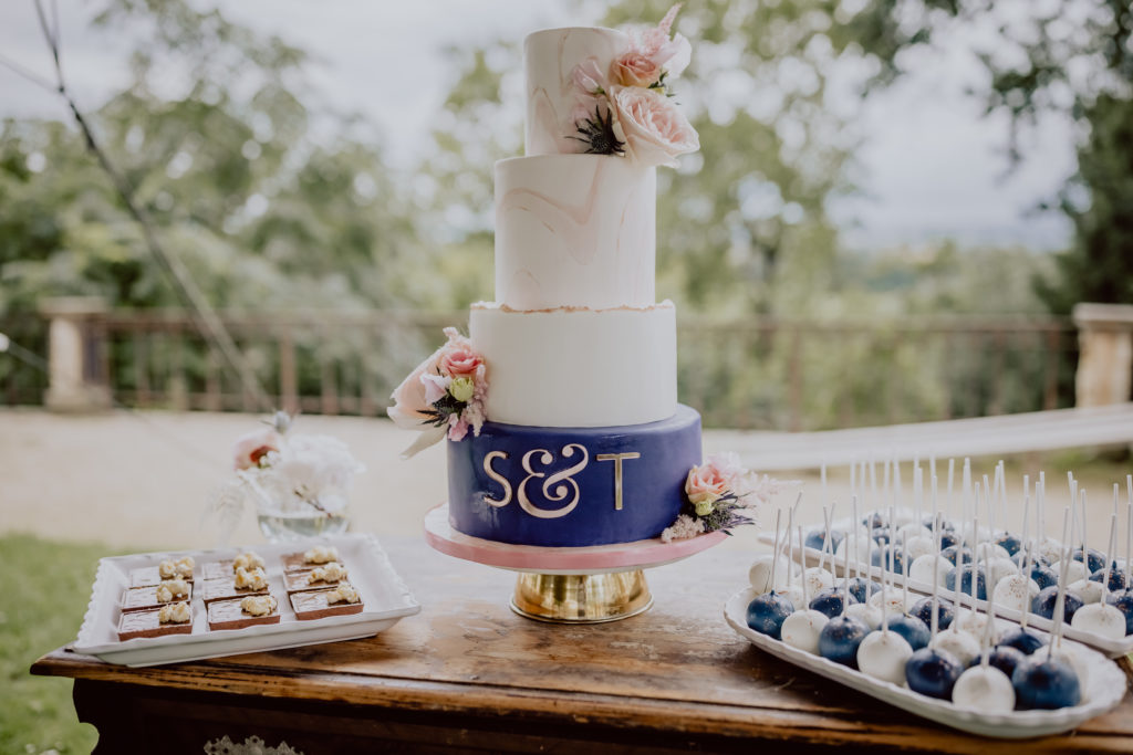 Hochzeitstorte blau rosa Dresden